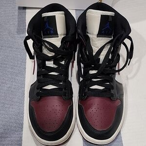 Air Jordan Black and Burgundy Sneakers In EXCELLENT CONDITION with Box and All